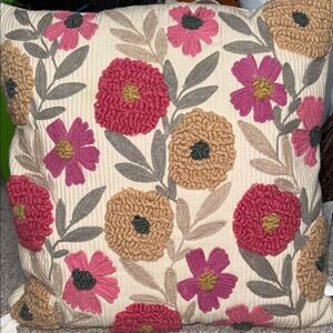 TRUE HOME 18” X 18” decorative ribbed pillow floral embroidered removable cover
